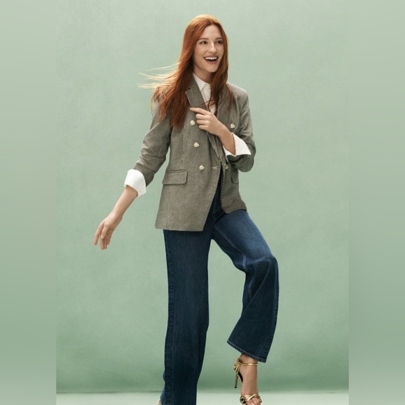 Free Assembly Women’s Double-Breasted Blazer in White Asparagus - Picture 4 of 10